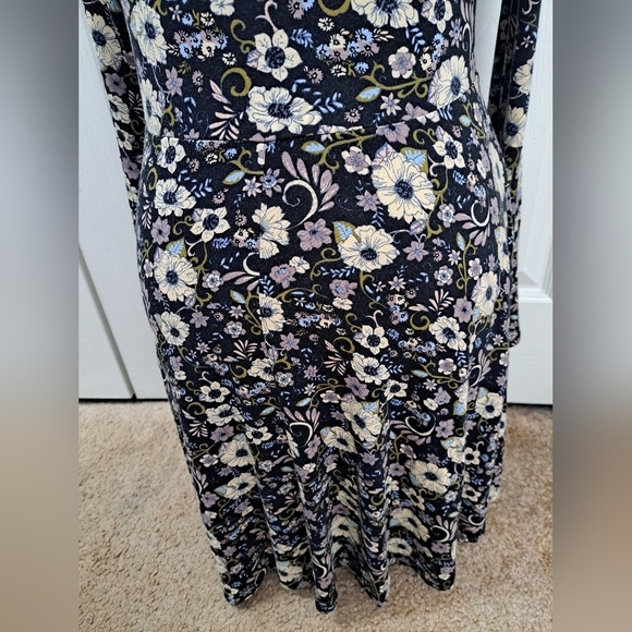 Soft & Sexy Floral Fit & Flair Dress    Size S/P - Picture 11 of 14